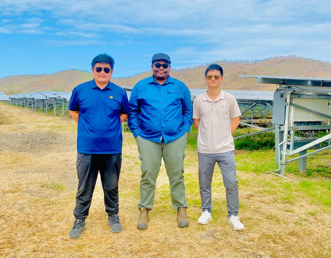 Pula Wealth Group CEO with two colleagues at the solar plant in Papua New Guinea